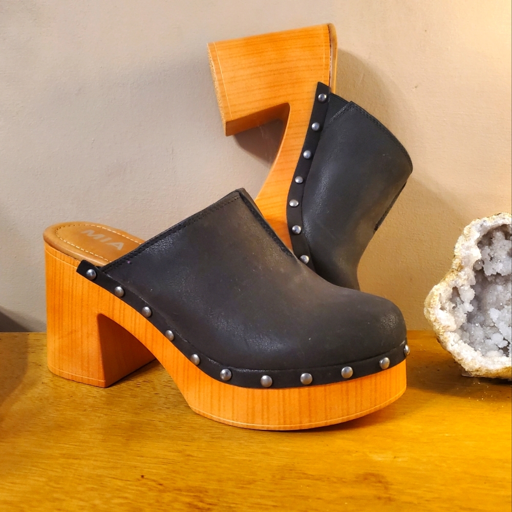 MIA Mule Clogs BRAND NEW
